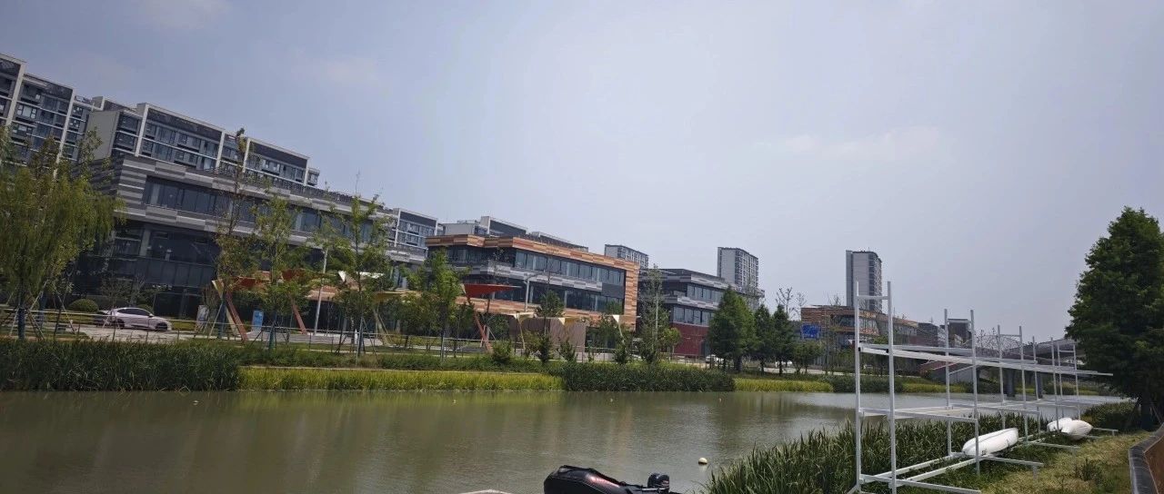 Featured image of post 未来已来，只不过我们可能还困在盒子里
